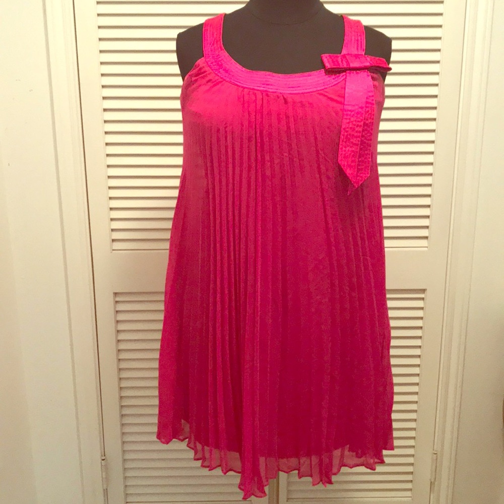 Stunning Robbie Bee pleated gown